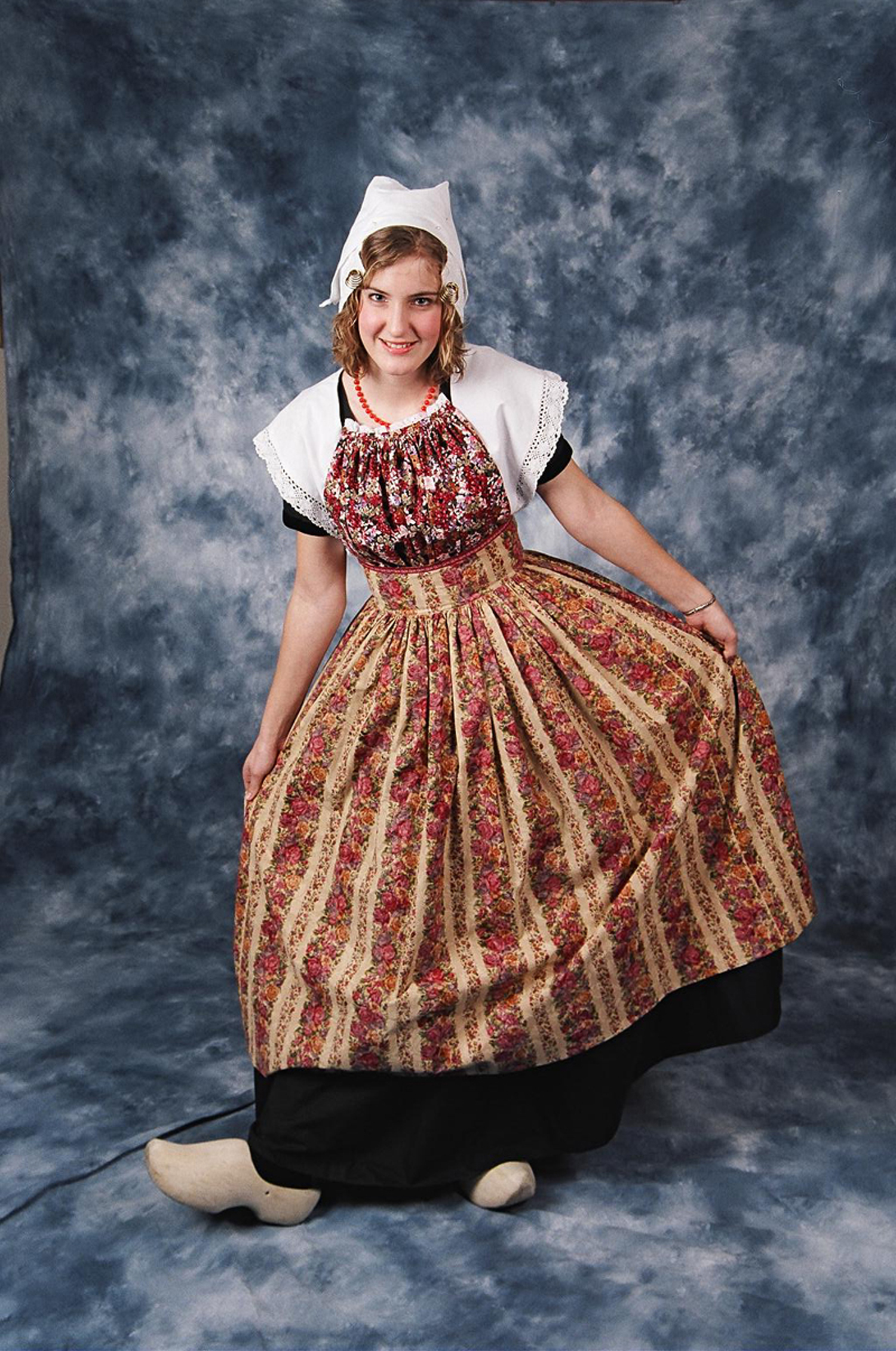 Traditional Dutch Costumes | vlr.eng.br